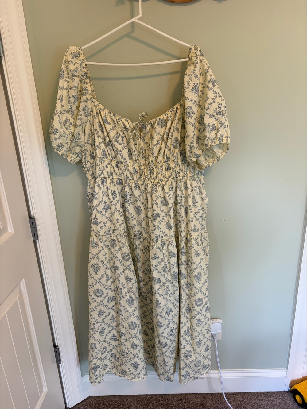 Cream Floral Puff-Sleeve Midi Dress